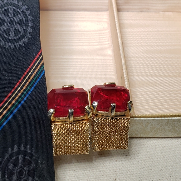 Vintage cufflink & tie-pin set - Picture 2 of 9